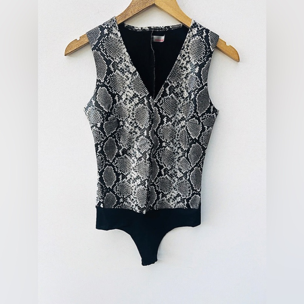 Commando Black & White Snake-Print V-Neck Bodysuit